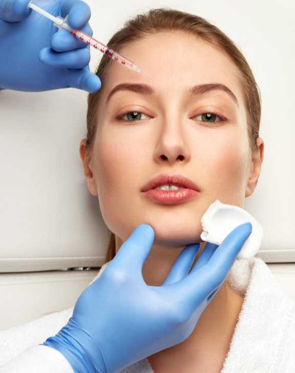   بوتاکس چیست؟ کاربردها، ماندگاری، عوارض و مراقبت‌های بعد از تزریق
